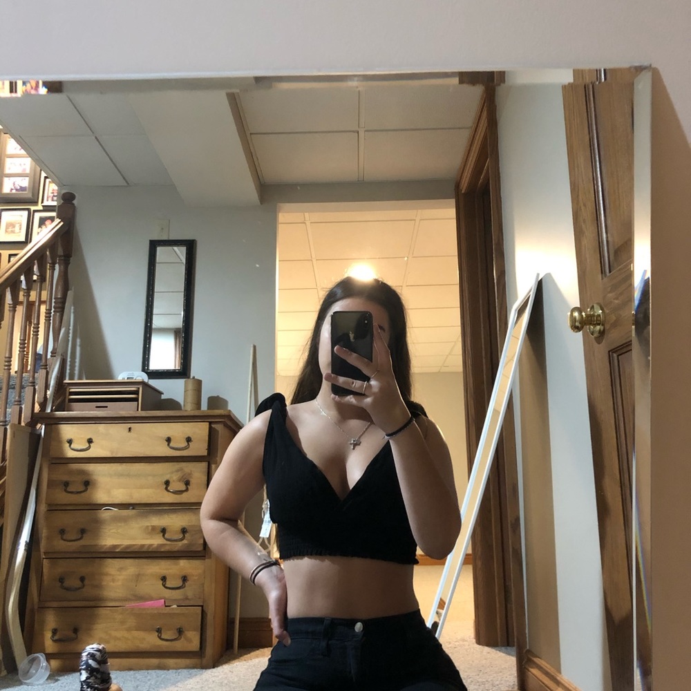 crop top - Picture 3 of 4
